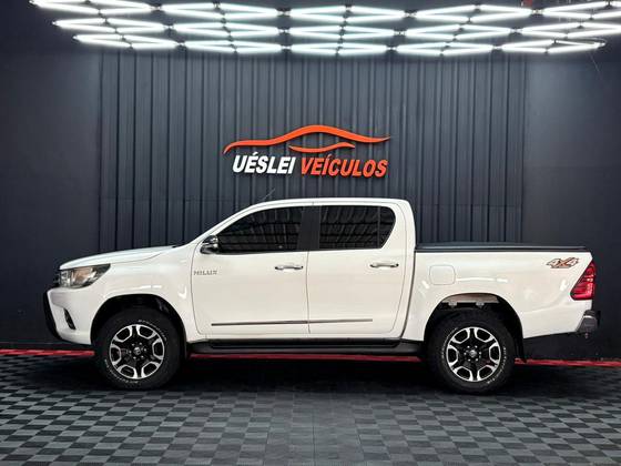 TOYOTA HILUX 2.8 SRV 4X4 CD 16V DIESEL 4P AUTOMÁTICO TOYOTA HILUX 2.8 SRV 4X4 CD 16V DIESEL 4P AUTOMÁTICO